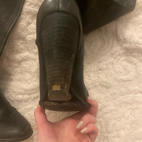 Vince Camuto black leather kneehighs with scrape on back of heel - Picture 5 of 8